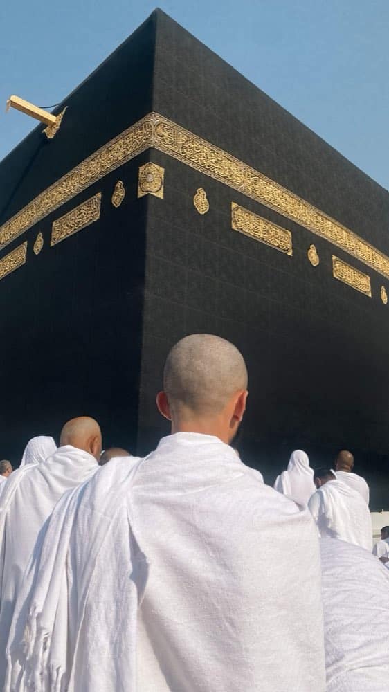 A pilgrim standing before the Kaabah